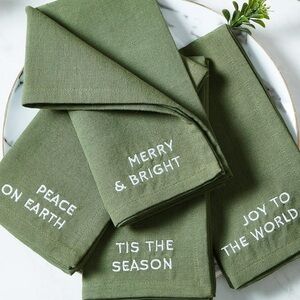 Green Holiday Napkins Set